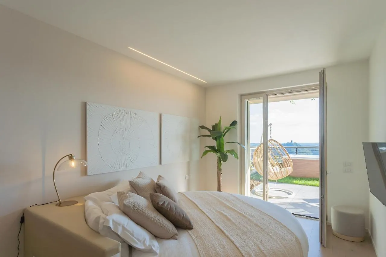 La Vista Bonita by Rent All Côme 0*,  Italia